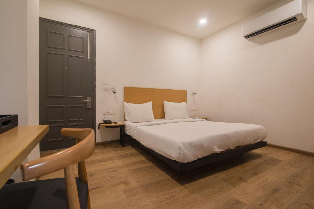 Hotel Kingston House ラクナウ エクステリア 写真